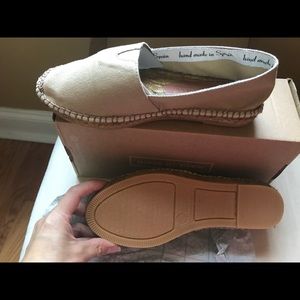 VISCATA — TAUPE/CREAM FLATS, BRAND NEW, SIZE EU 36, US 6